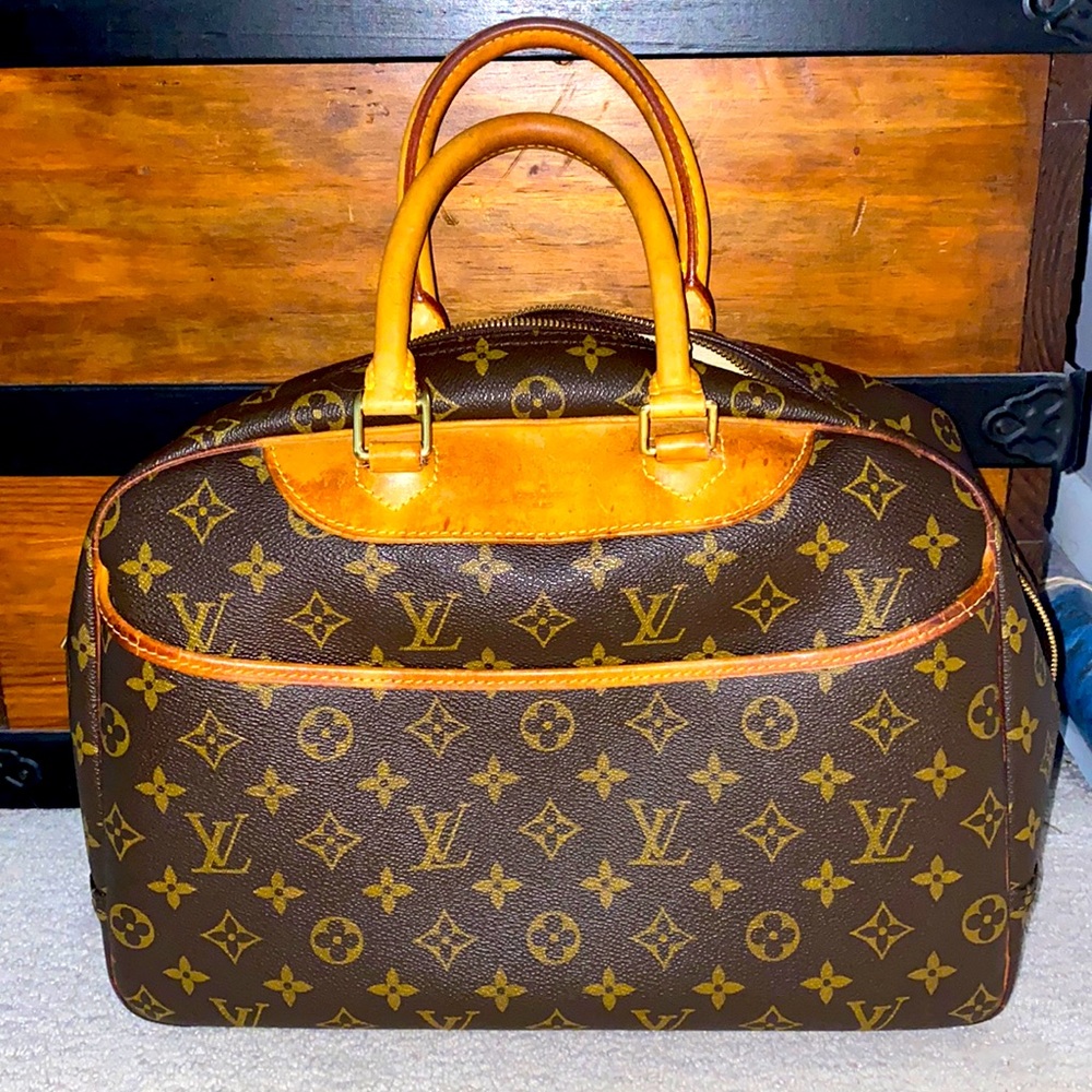Authentic Louis Vuitton Monogram Deauville